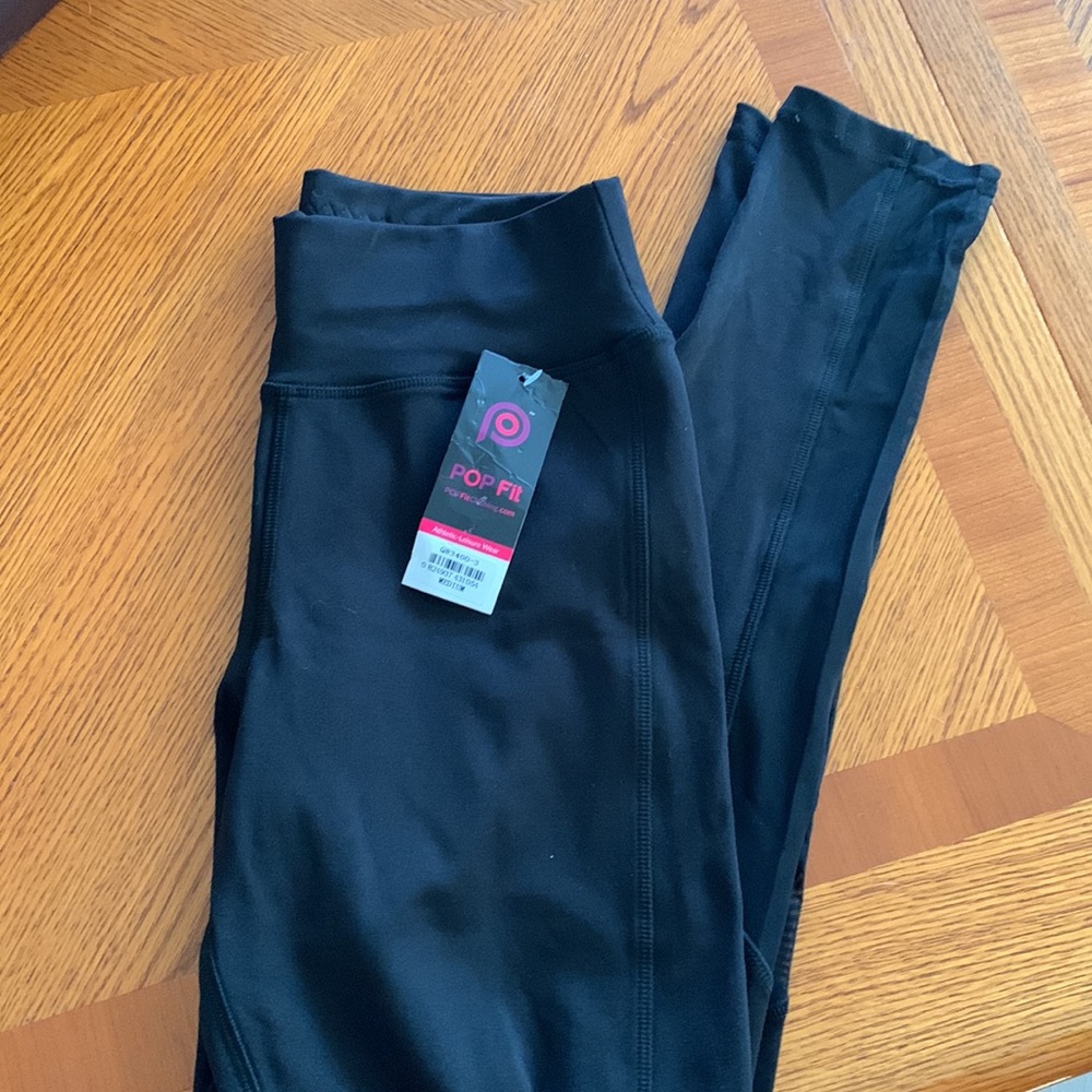 Black leggings with sheer panel from calf down 🟥